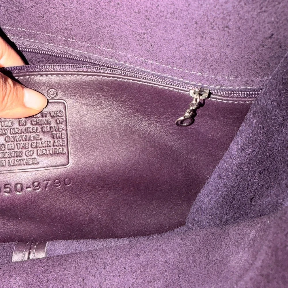 Vintage eggplant coach city bag Classic Leather Crossbody Bag in aubergine - Picture 7 of 15